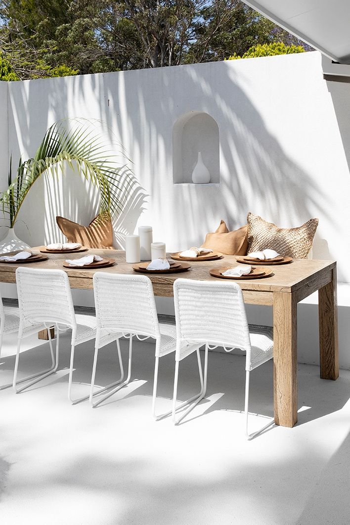 Major points to consider for
Outdoor Dining Sets