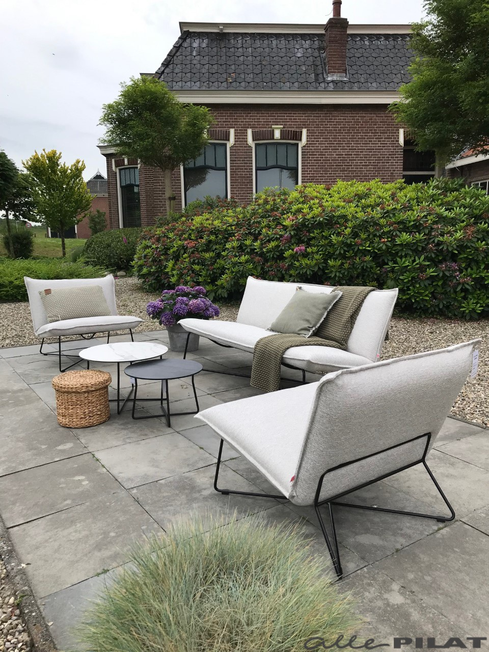 Make your Outdoor Lounge A
Perfect Place to Relax