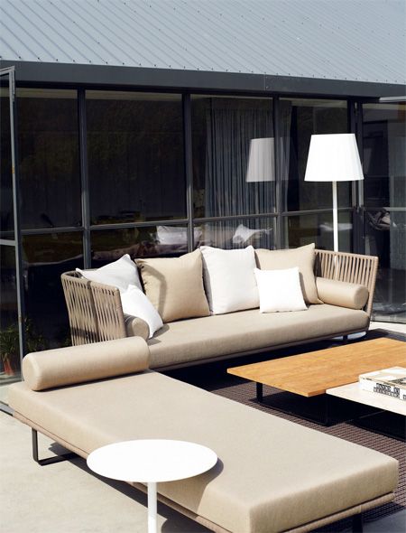 Choosing the right outdoor
wicker sofa