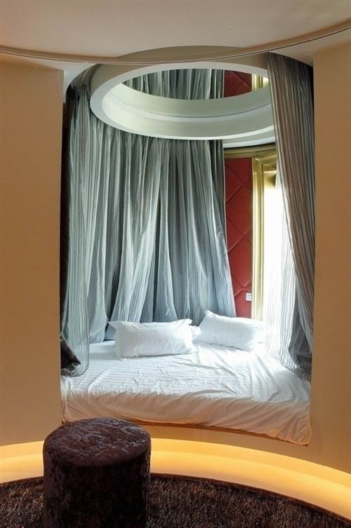 Round bed – unusual and practical