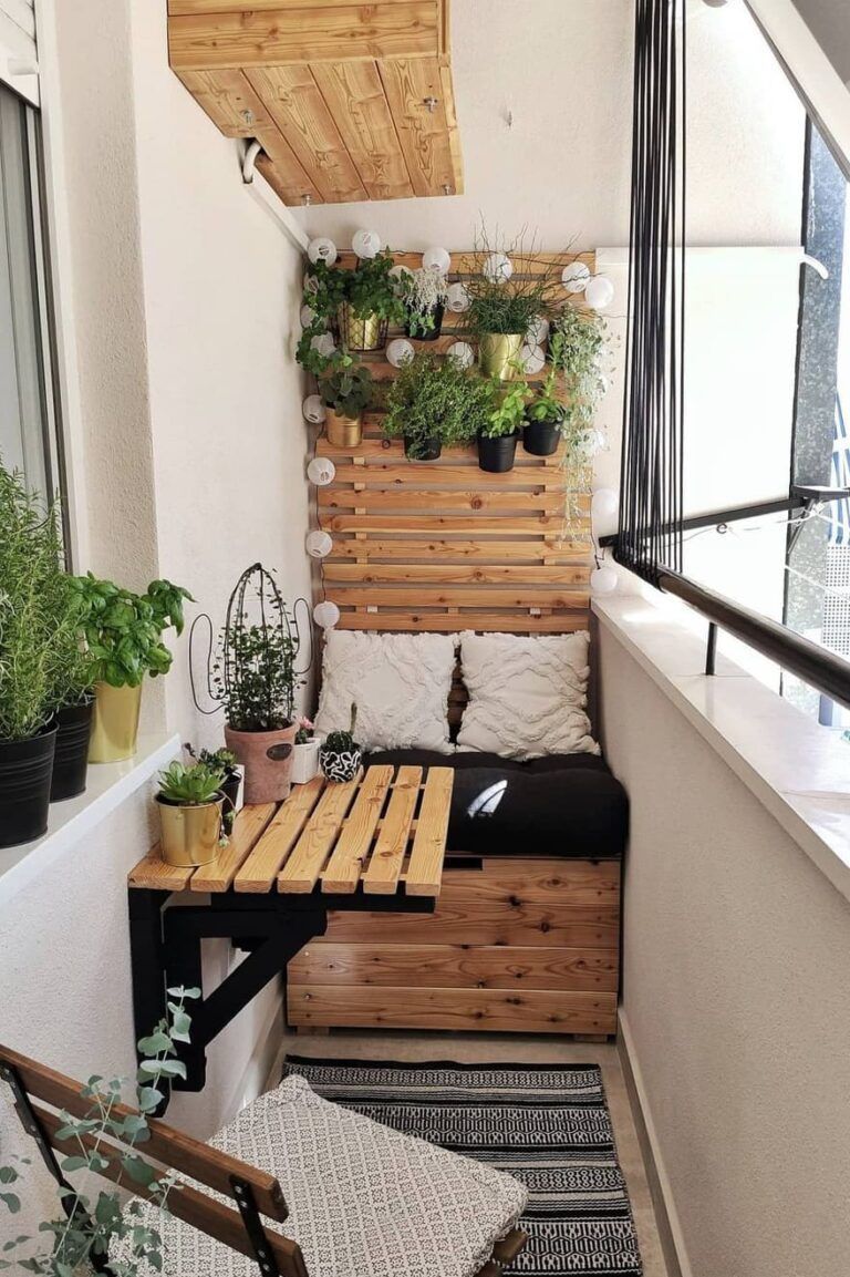 How to decorate using Small
patio table