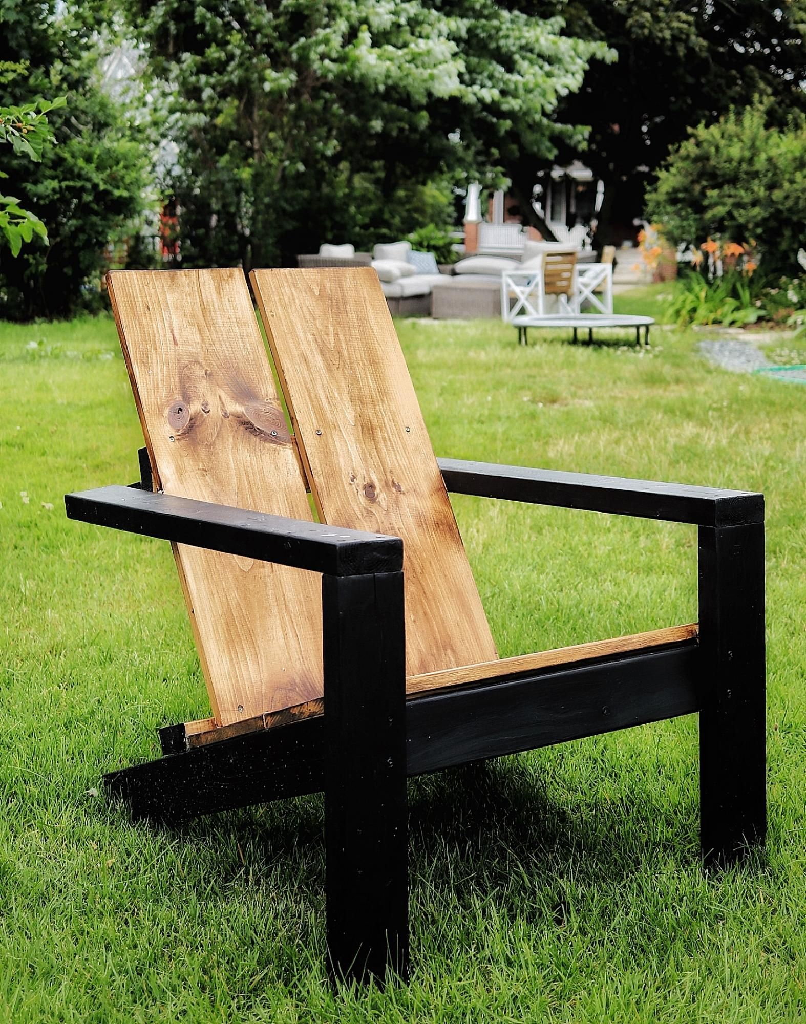 Adirondack Chair – A Comfy
Piece of Furniture for Your Garden