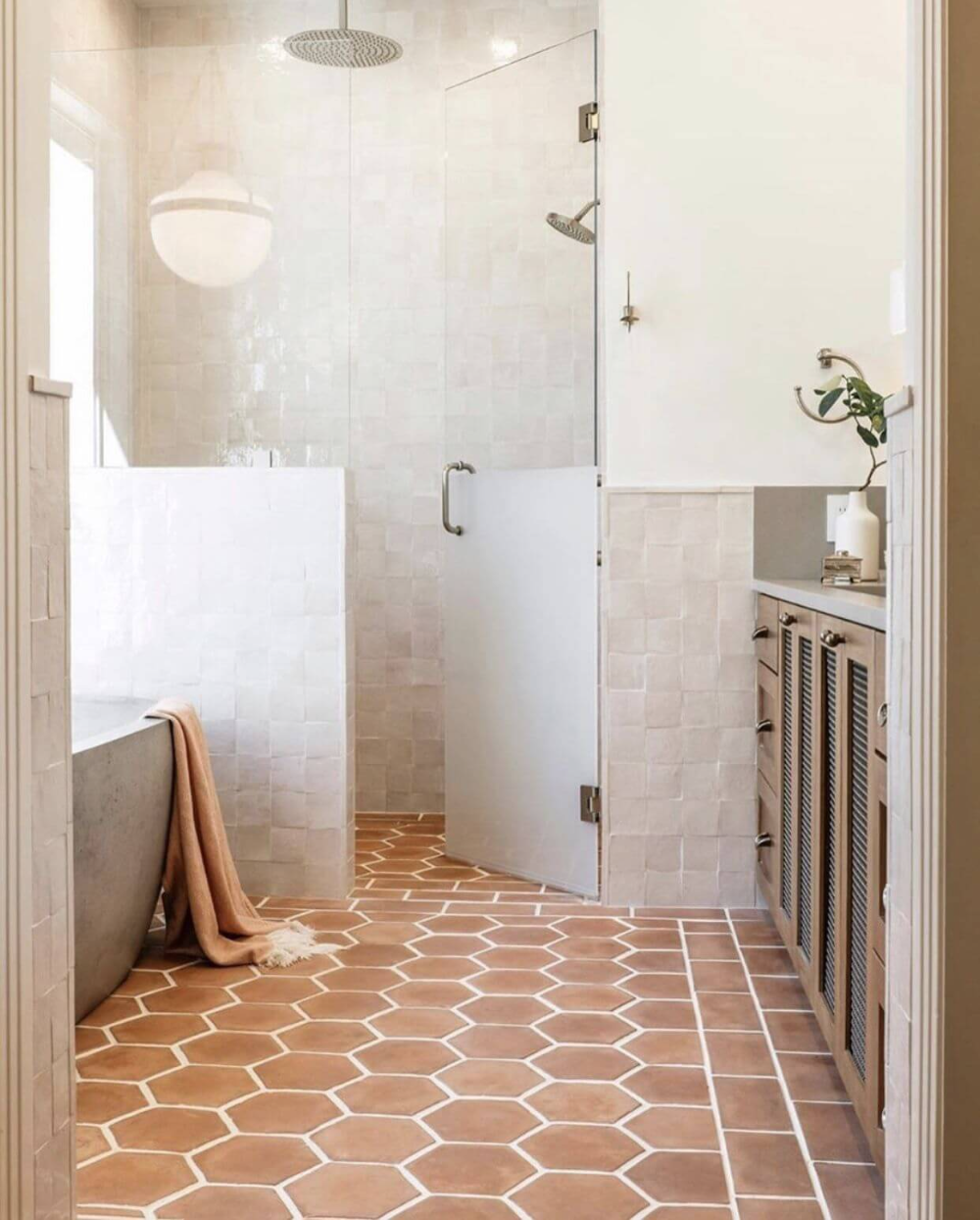 The main advantages of bathroom floor tile