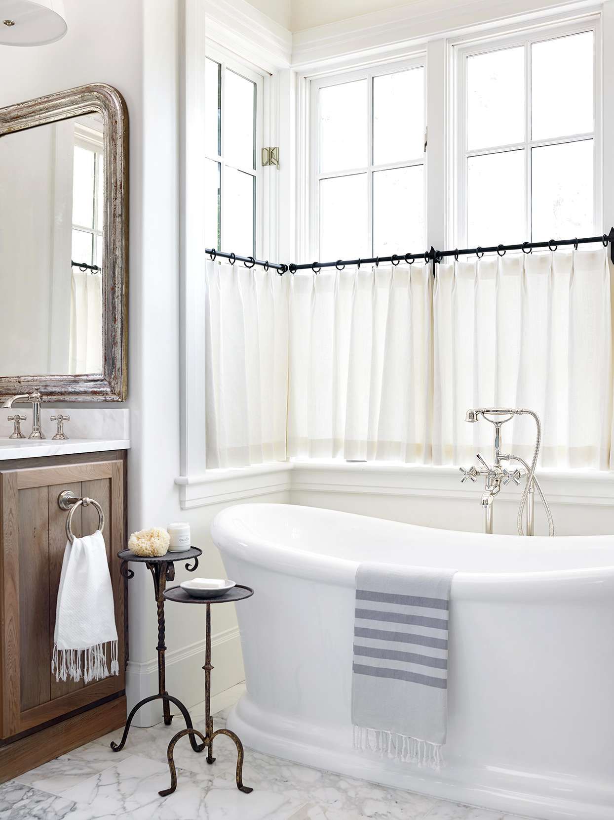 How to choose bathroom window curtains