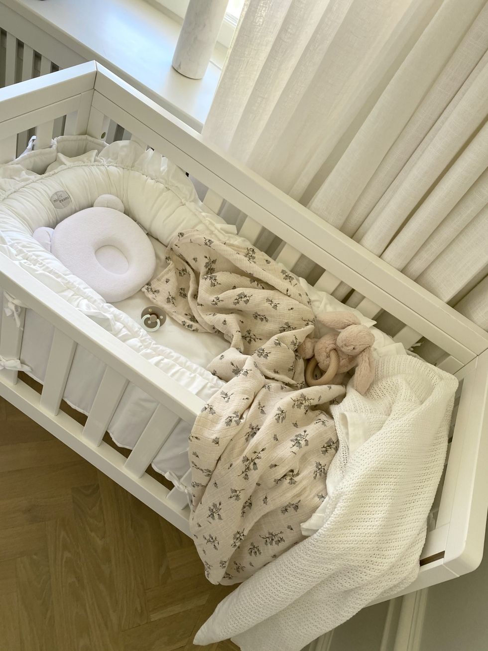 Keeping Your Baby Close to You
in a Comfy Bedside crib