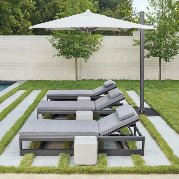 The Bet Cantilever Umbrella
You Need for Your Patio or Swimming Pool