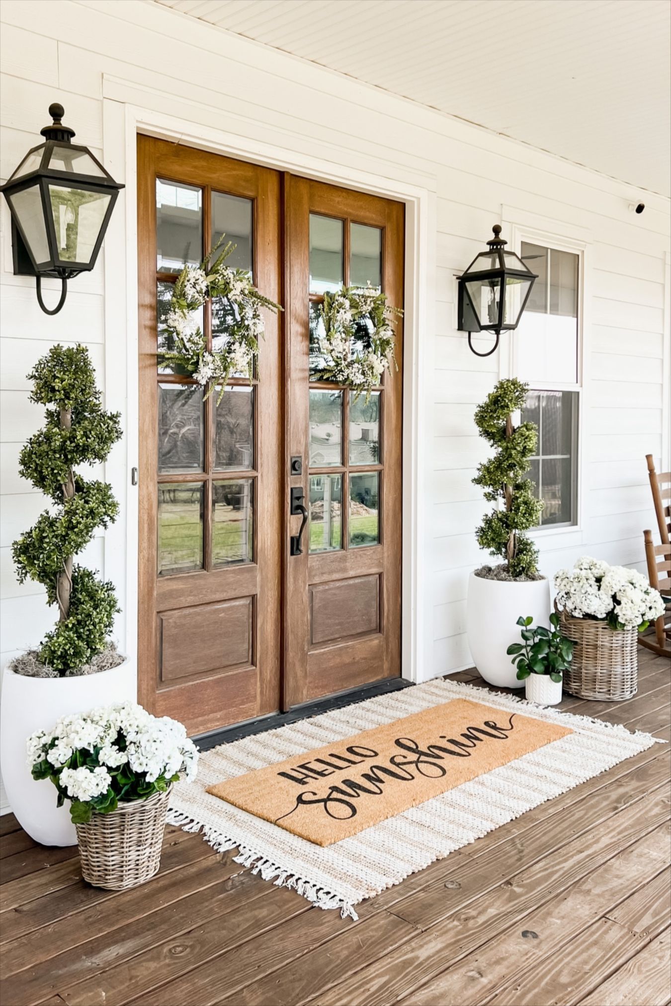 How to have a perfect front
porch decor