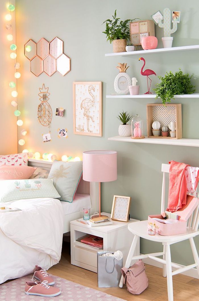 How to Decorate and Furnish A
Girls Bedroom in your Home