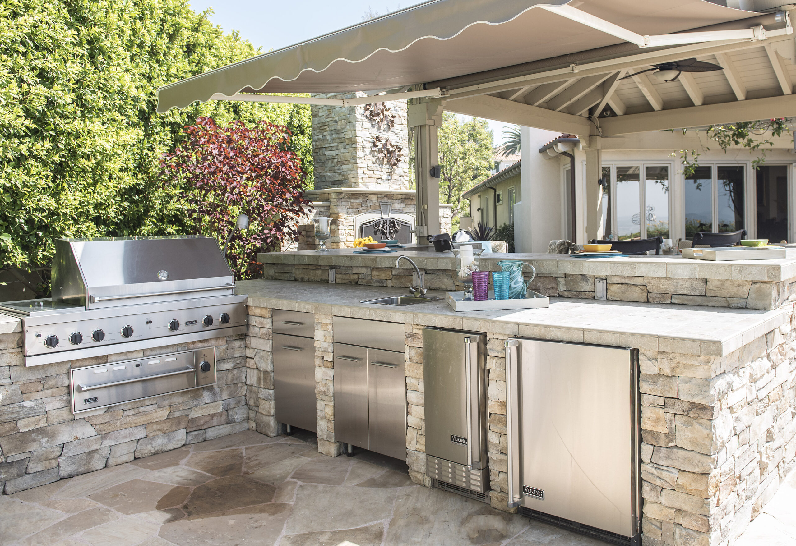 an outdoor kitchen at the home of mary and michael fry in IFQWEAL