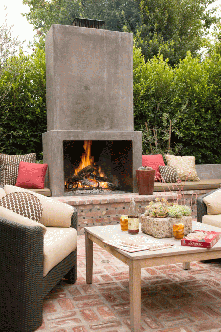 backyard fireplace bold statement EBUFSPB