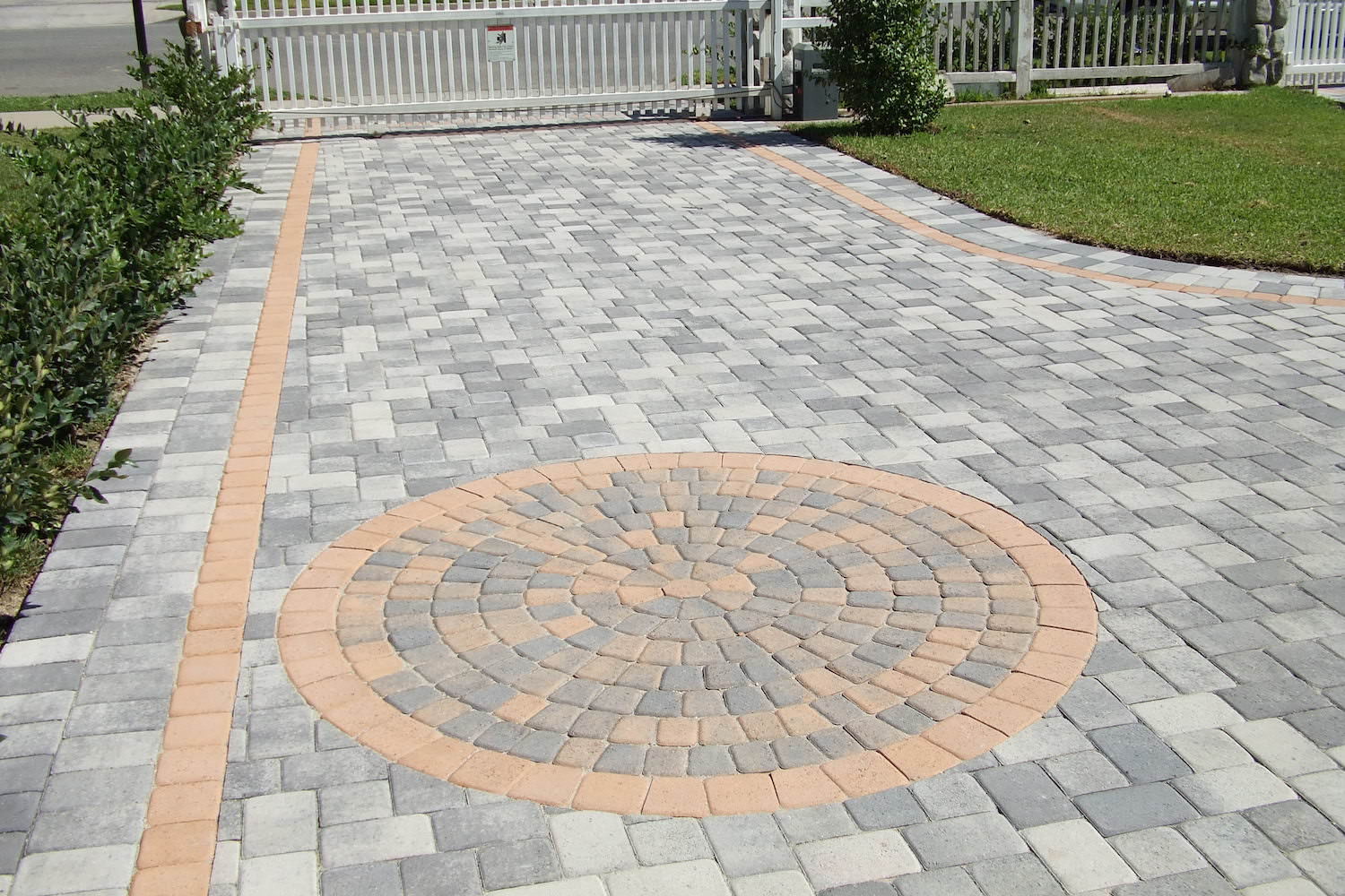 brick driveway designing unique driveway brick paving patterns are just one way to give OUDOGSU