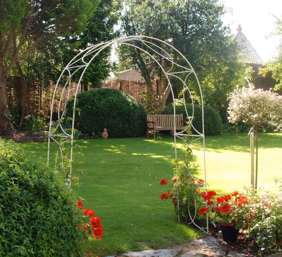 crossover garden arches white 4 foot opening UMKELAB