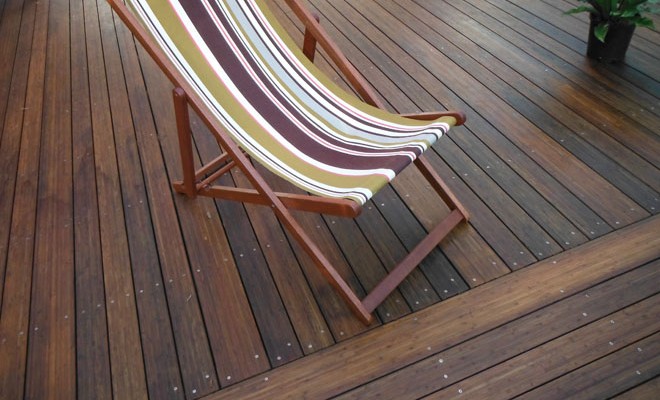 dark stained bamboo decking whith a deckchair YOKVZQP