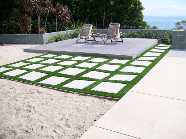 easyturf with paver stones modern-landscape UWGUXAW