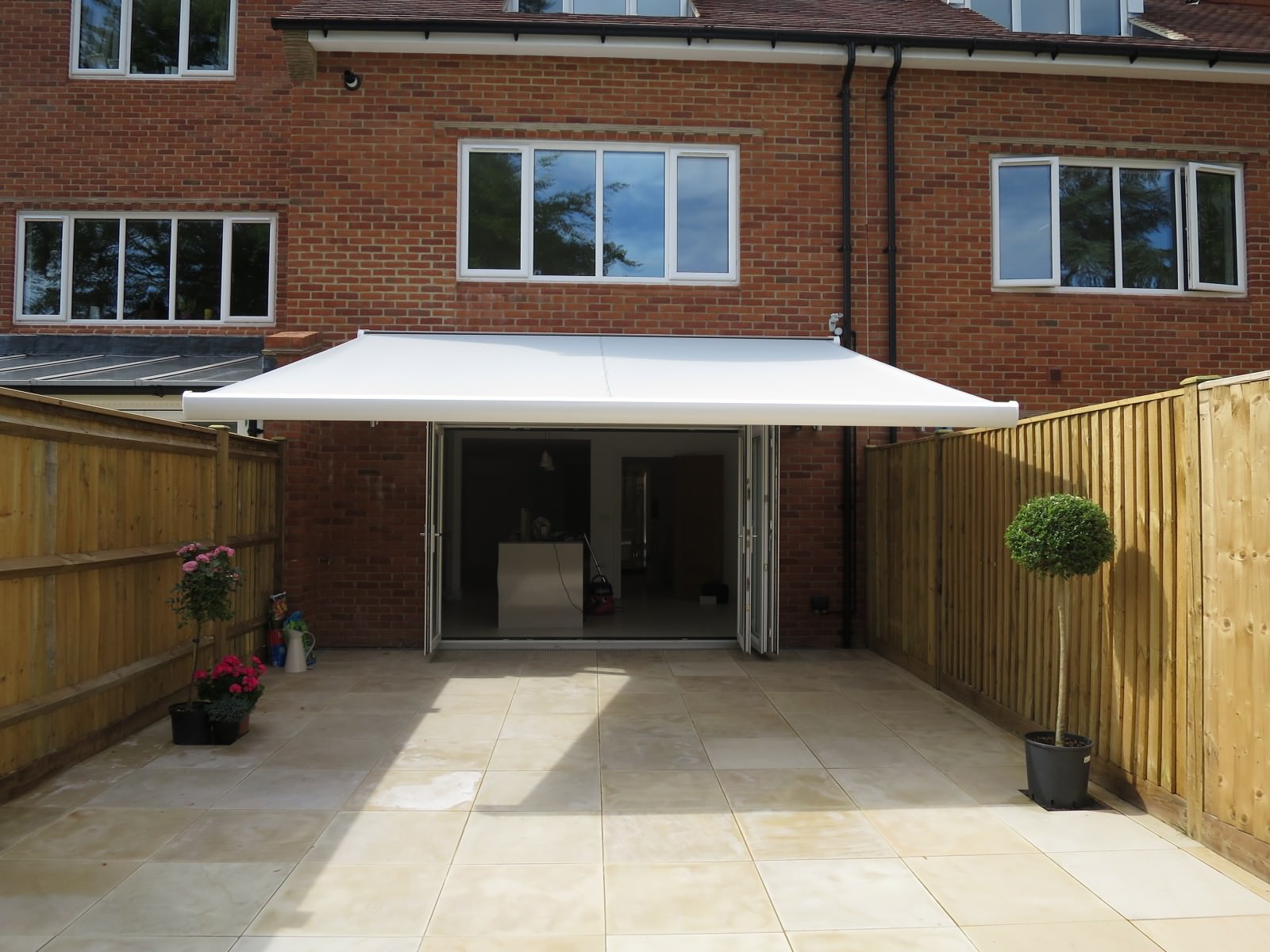 electric awnings modern style electric awning fitted in winchester SYBVZSU