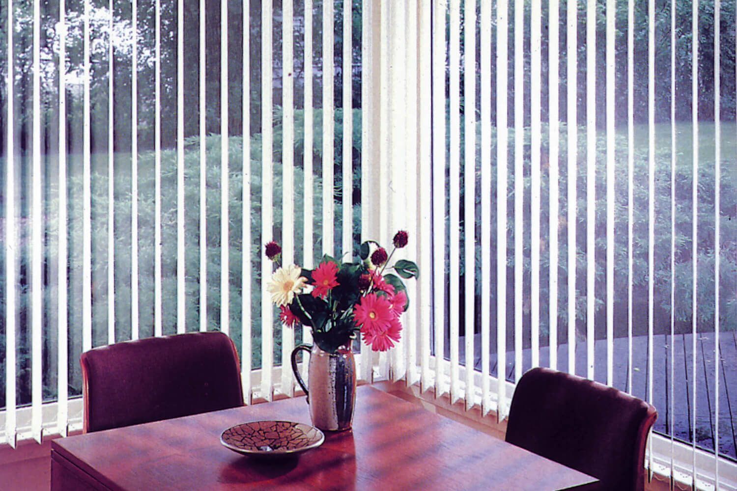 fabric vertical blinds in the breakfast nook allows you to control how TNCXEAW