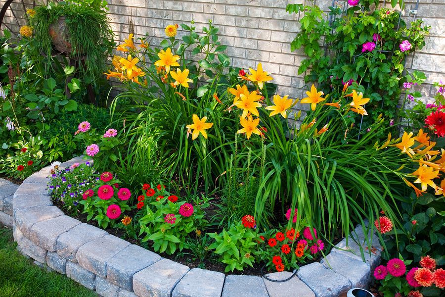 flower beds in front of house 22 ZXWFTSO