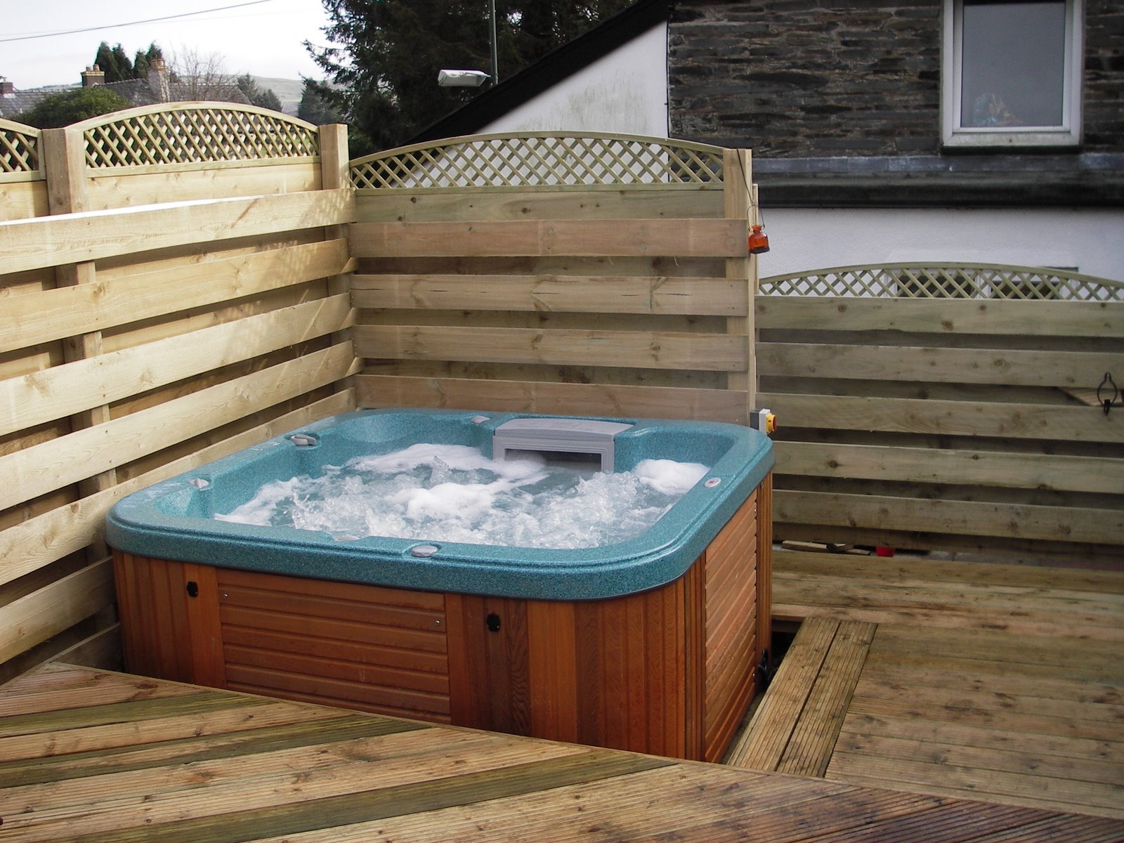 garden decking ideas garden decking with a hot tub on it QEZUJZB