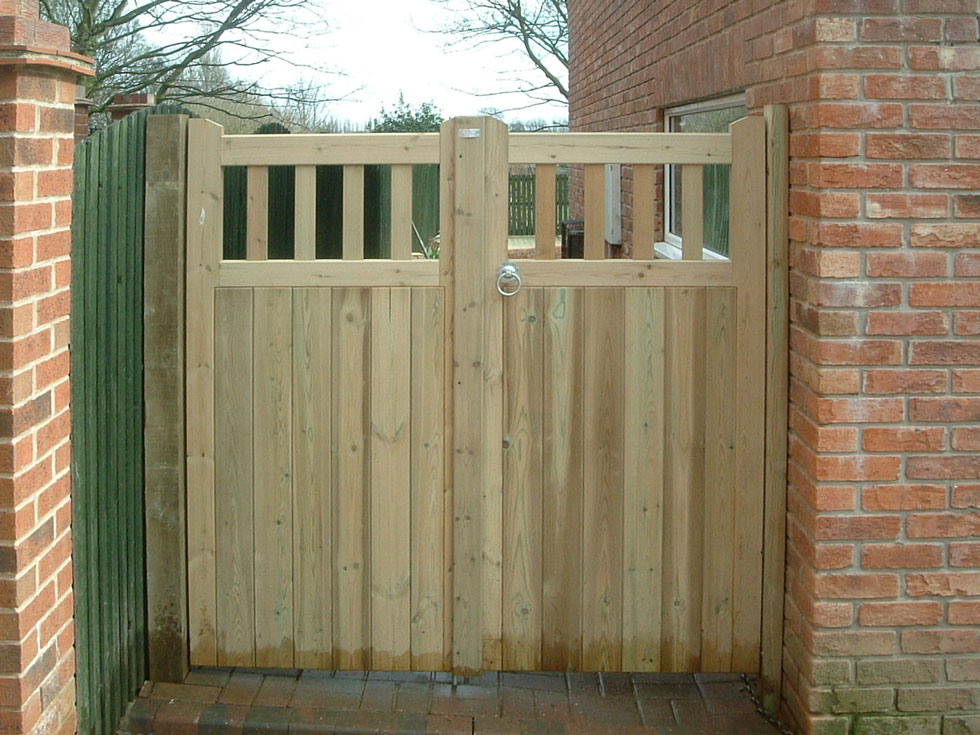 garden gates, darfield, south yorkshire EOMHEMZ