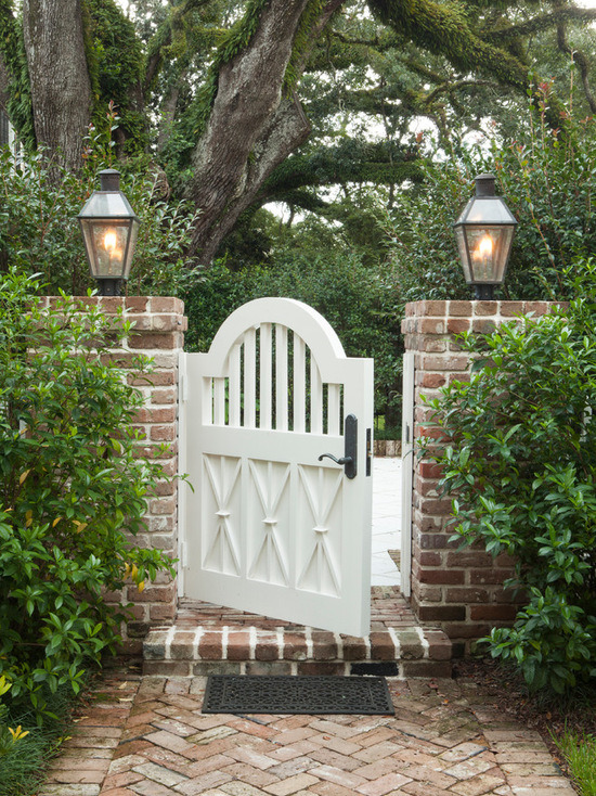 garden gates waist high garden gate with peek-a-boo slats in the top half, surrounded UYLBINR