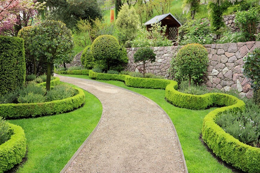 garden hedges the waving lines of this hedge creates pockets of interest along this UTTOMFL