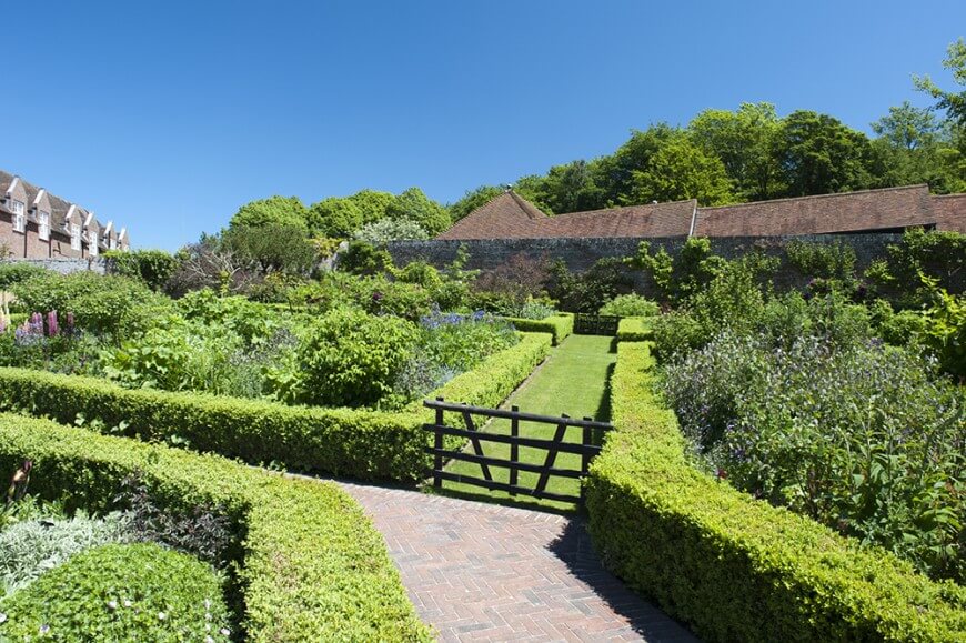 garden hedges utilizing low hedges to border pathways creates natural flow through a OQJMDSC