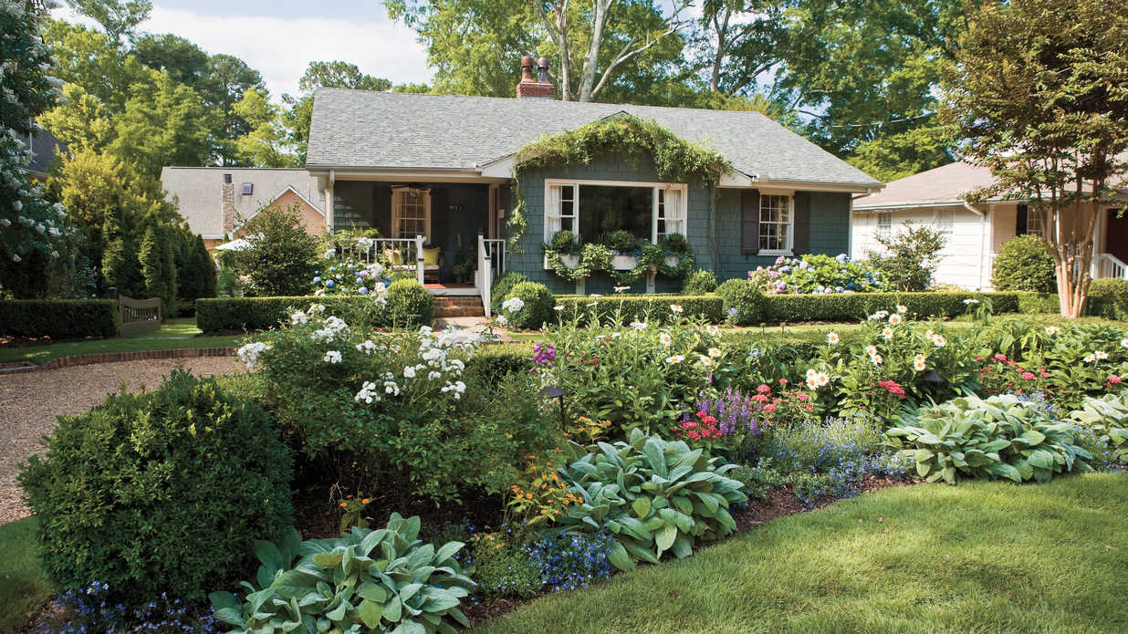 garden landscaping ideas 10 best landscaping ideas - southern living CTZDBOP