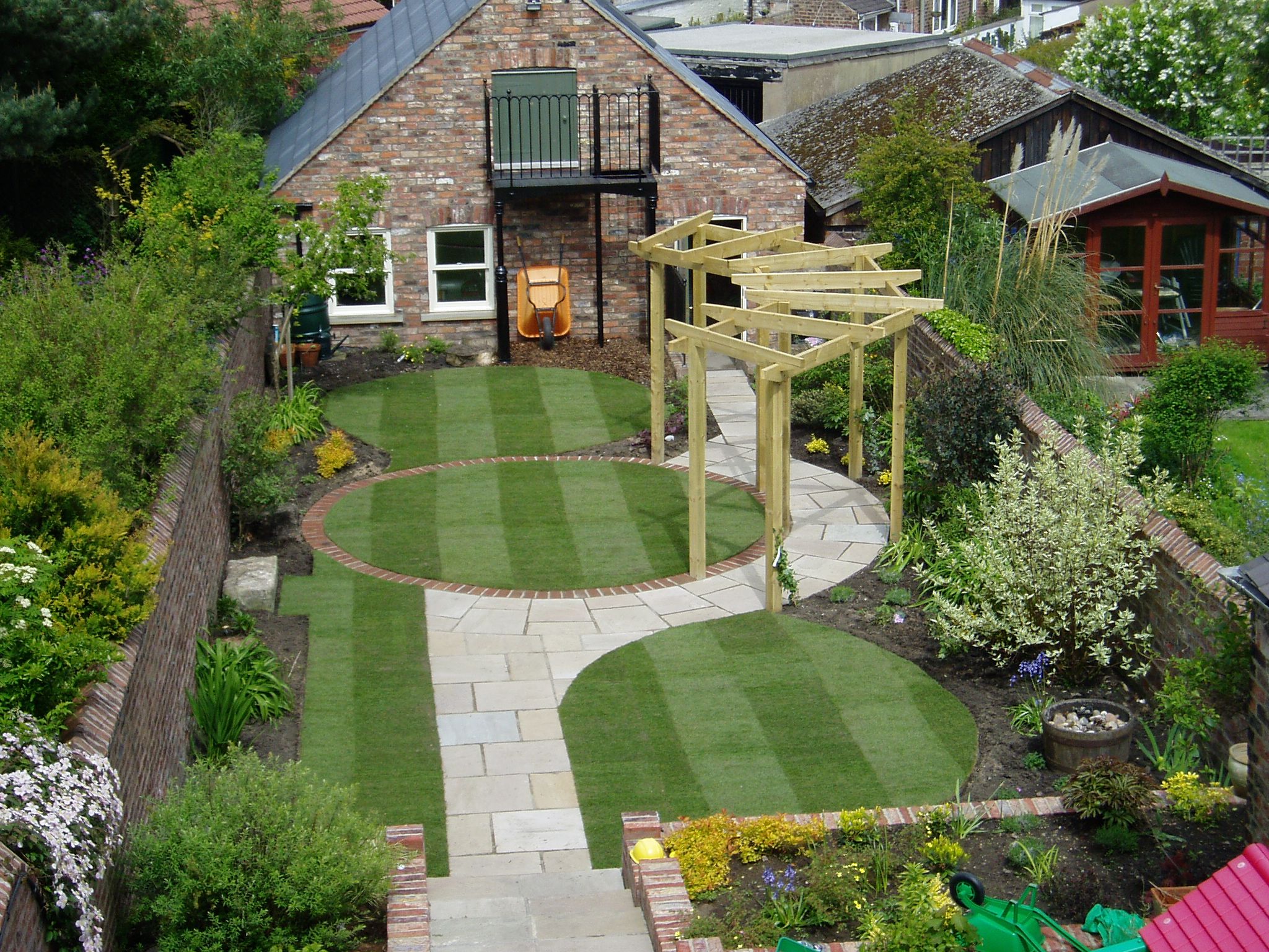 Create an ideal garden with
garden landscaping