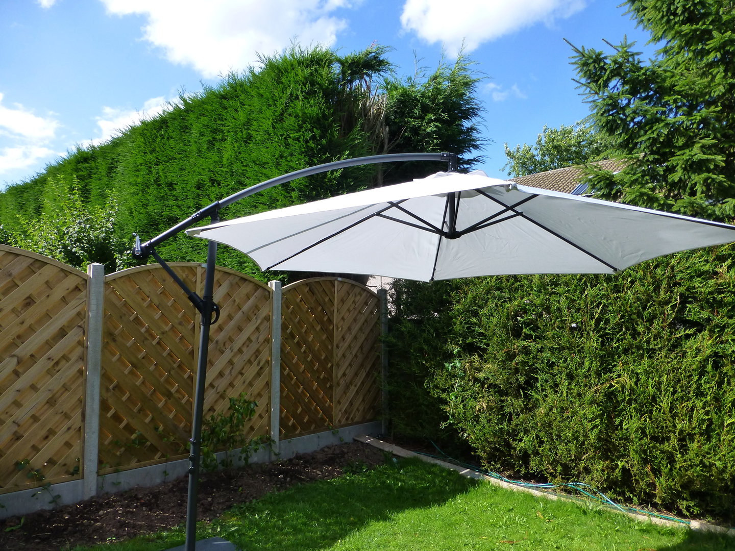 garden parasols uk-gardens 3m grey cantilever hanging garden parasol umbrella freestanding  ... UNEVMMG