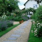 garden path ideas clear a pathwway | december gardening tips | garden path | photo FMHGVGI