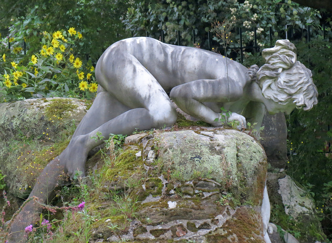 garden sculptures italian figure sculpture in york house garden, twickenham PBBRQSO