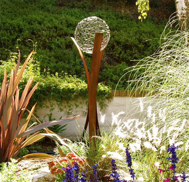 garden sculptures shape the landscape SVFXANV