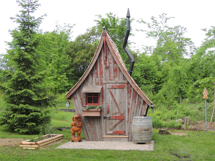 garden sheds-the rustic way JMAZELG