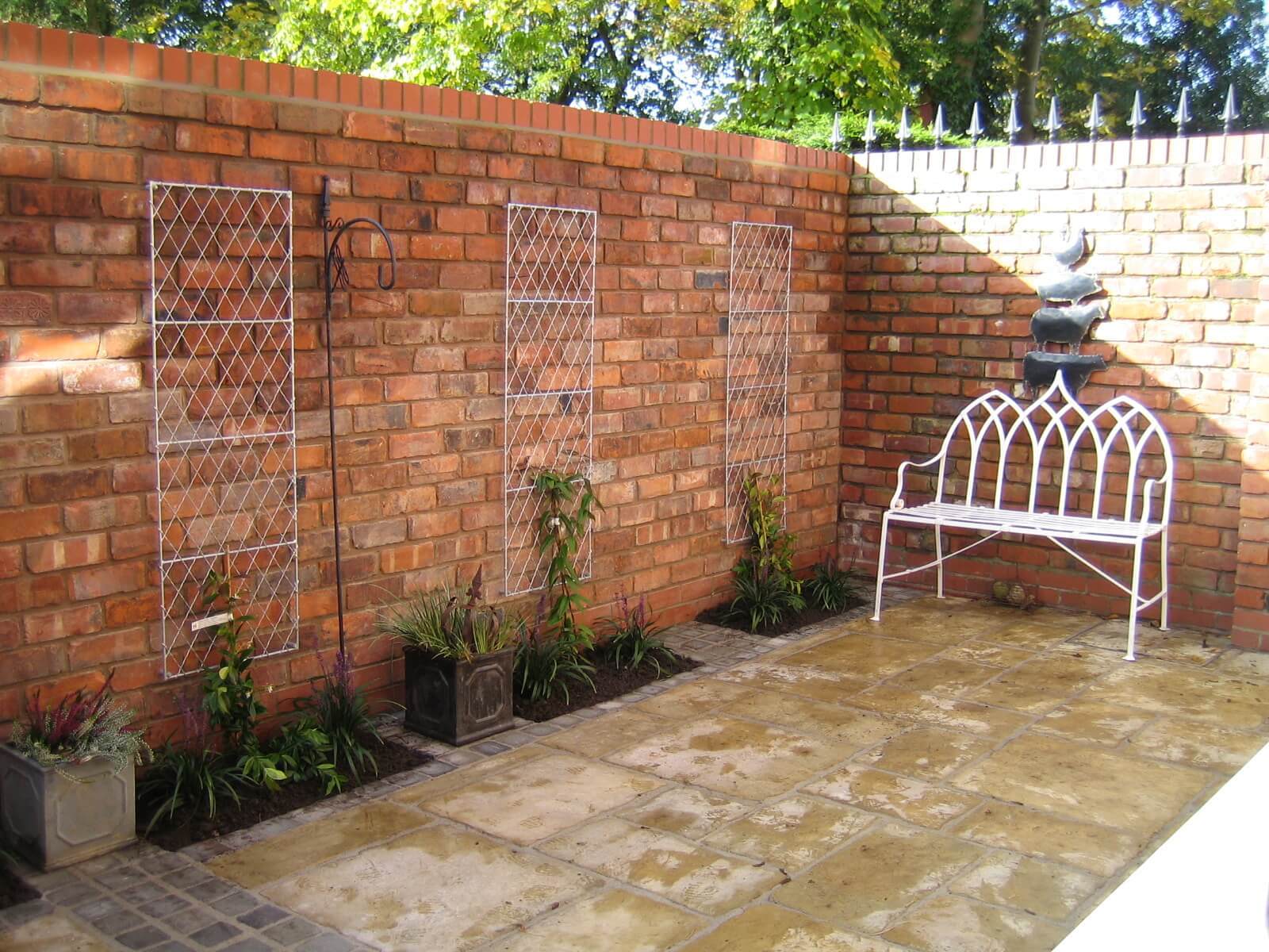 garden walls garden wall for a small garden with light bricks QURGXDM