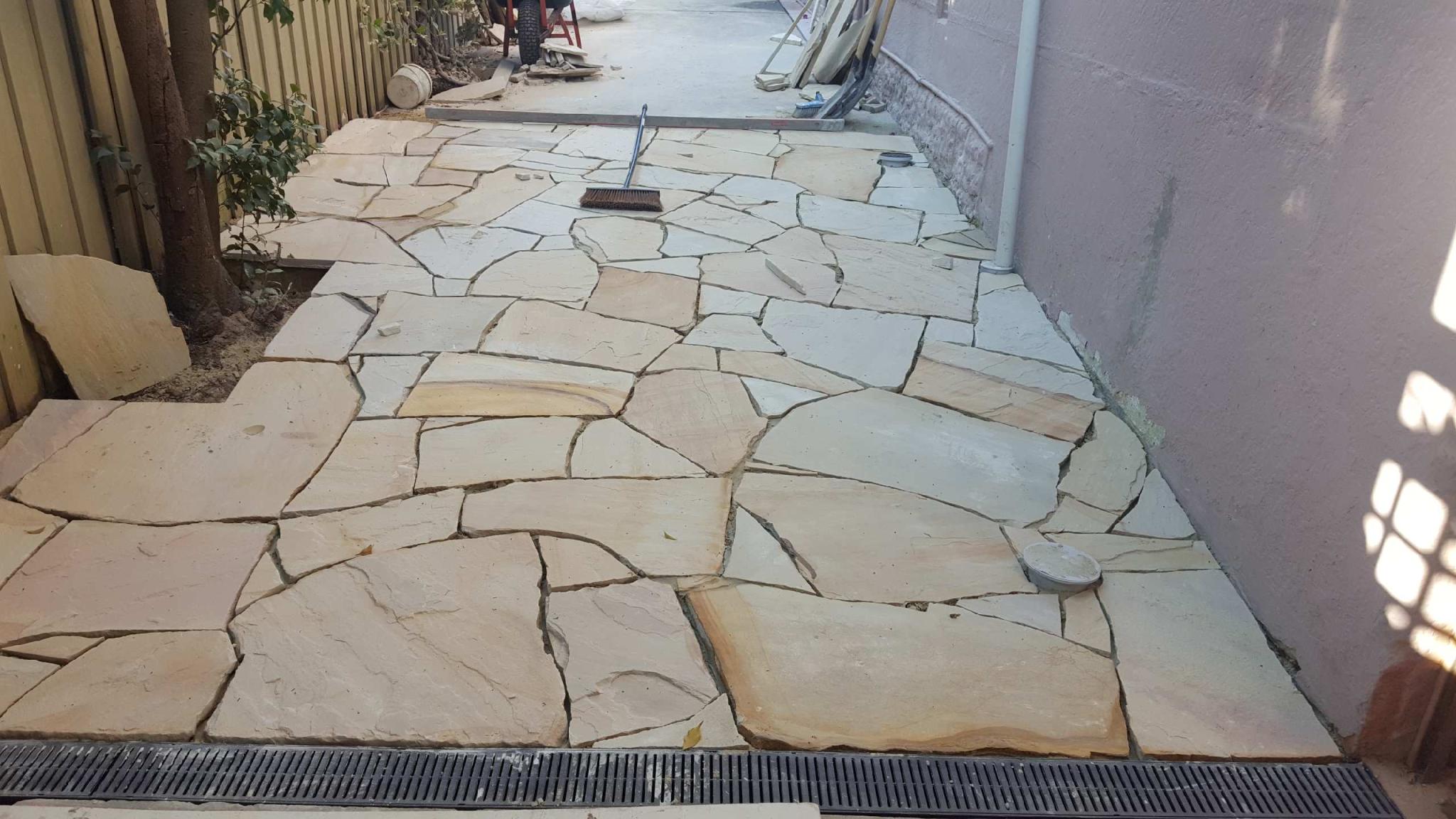 indian sandstone-natural-crazy paving-driveway SXGEBSX