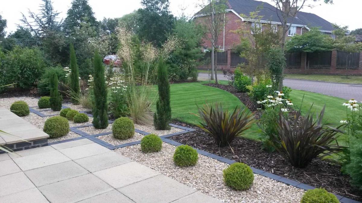 large front garden design photo - 2 DKFLDEU