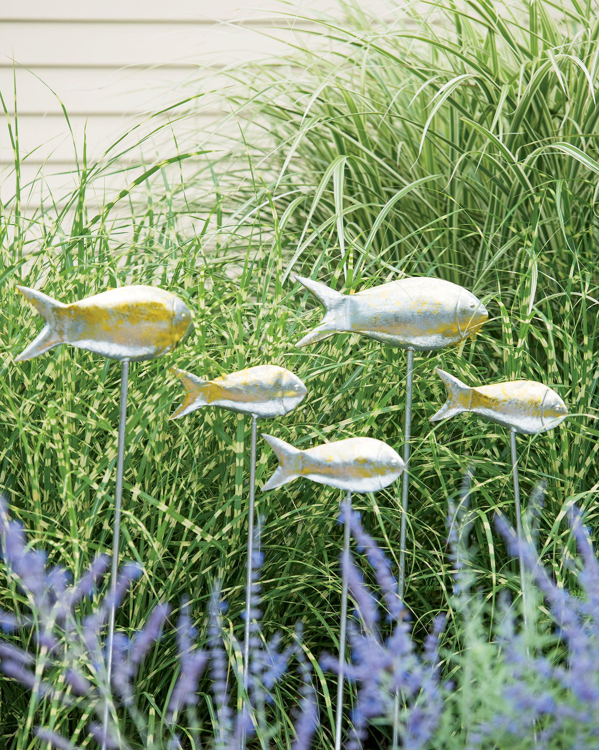 metal garden art fish out of water garden stakes, set of 5 GASCJYM