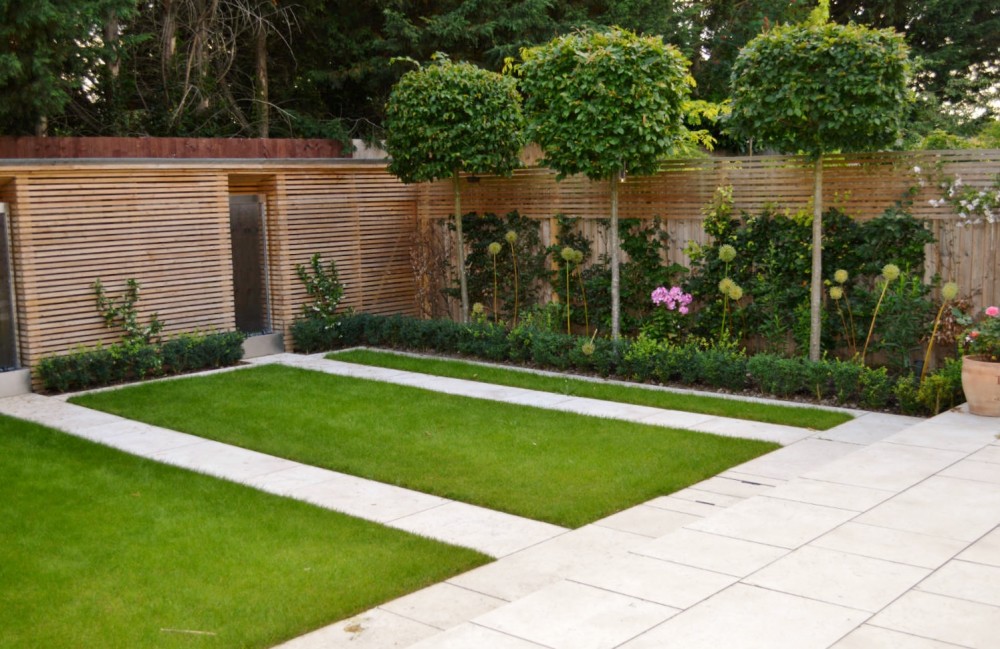 modern garden with contemporary slatted fence JGZVYIM