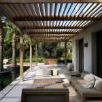 modern pergola going to make this when we renovate - modern terras - hout UURMETM