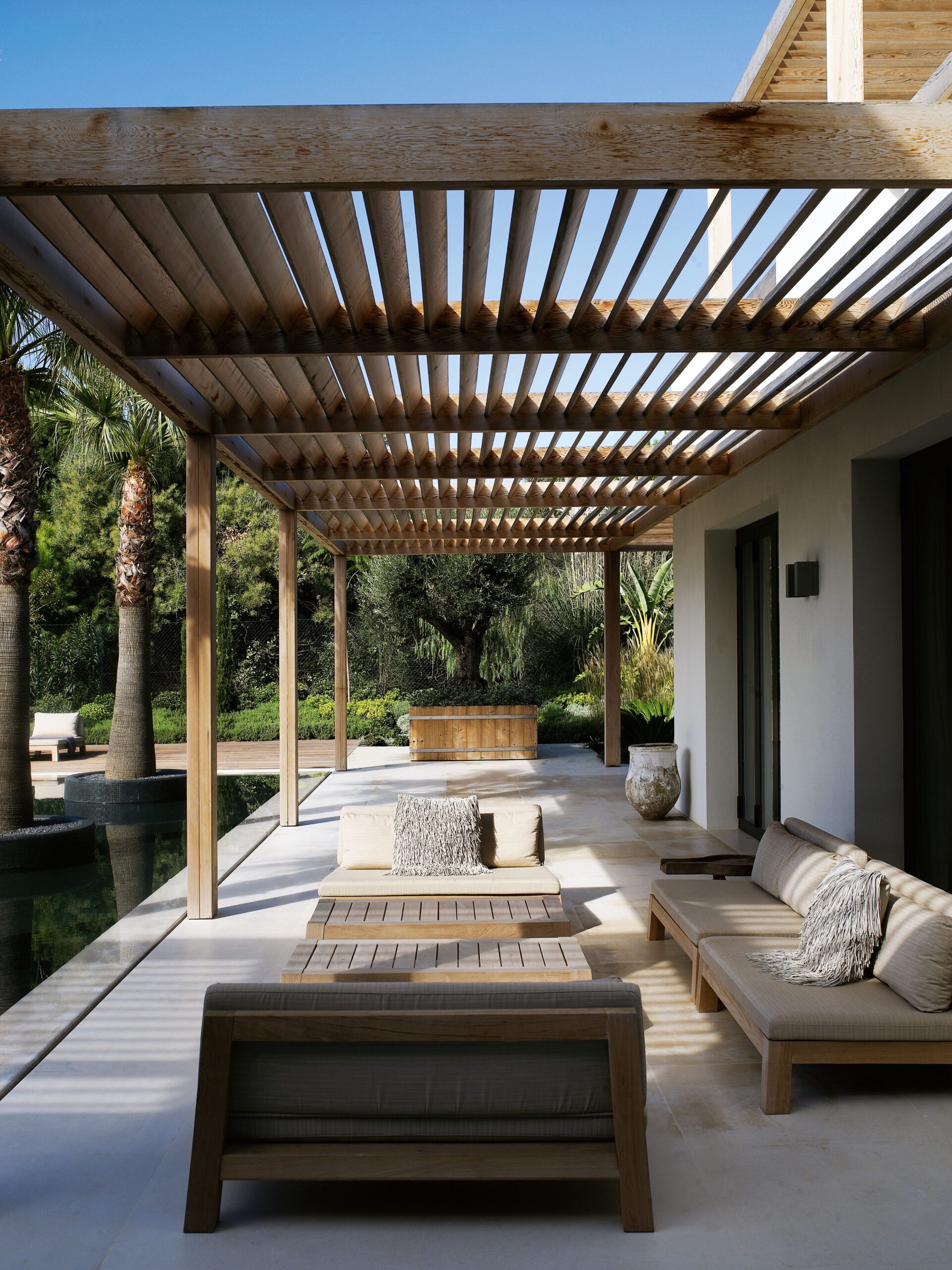 modern pergola going to make this when we renovate - modern terras - hout UURMETM