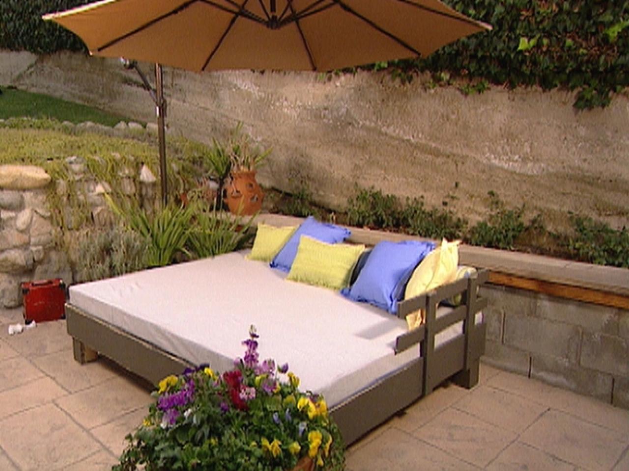 outdoor beds build an outdoor daybed HTKIRRG