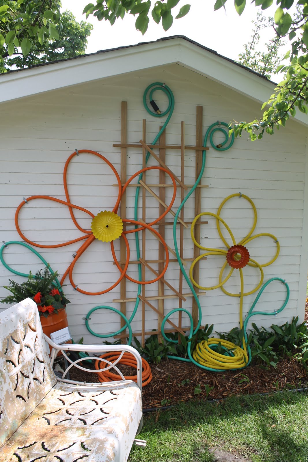 outdoor decorating ideas make flowers from hoses for outdoor house decor ASZKEZW