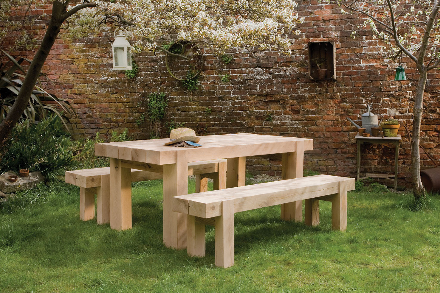 outdoor table the outdoor oak table BVSFNQB