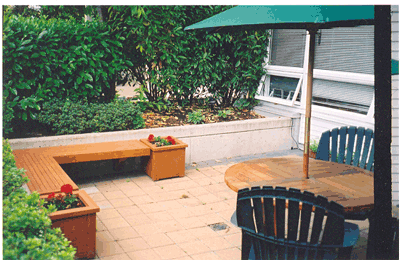 patio benches an urban backyard patio MUYOZCB