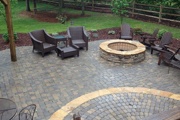 paver patio ideas innovative patio ideas with pavers here39s a raised curved paver patio with CIJLNZU