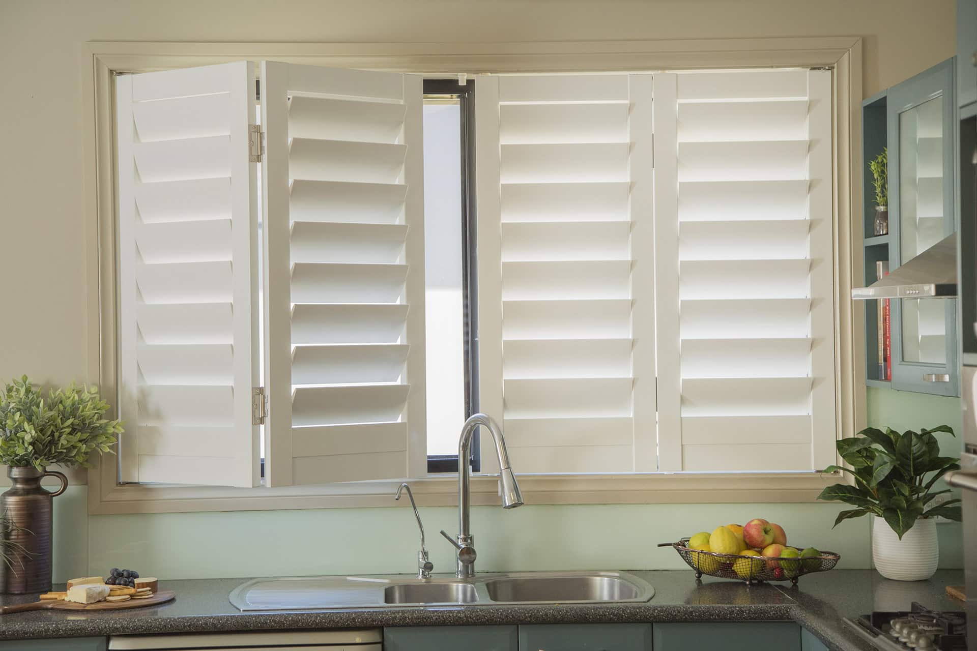 plantation shutters bi-fold-kitchen-plantation-shutters.jpg YYPIFRW