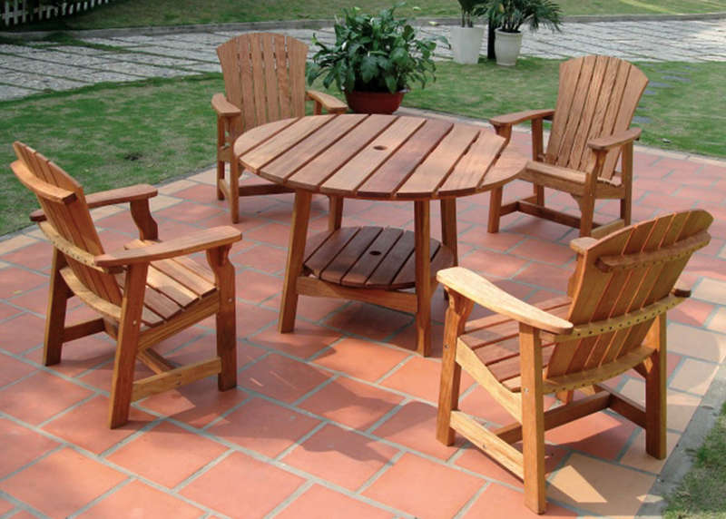 round picnic table with four deck chairs wooden patio furniture ideas ICZILFN