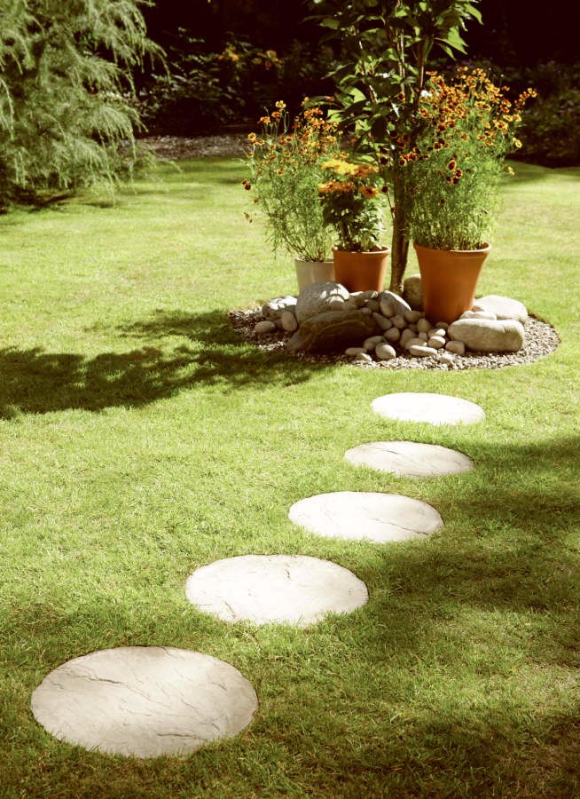 Add the Beauty of Stones to  your Landscaping Design by using Round Stepping Stones