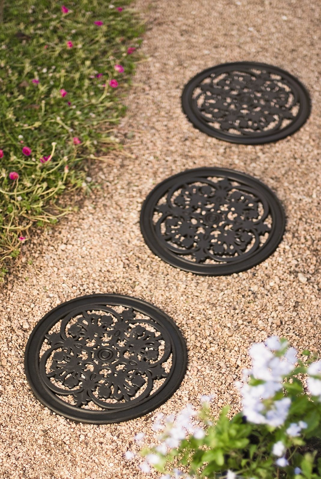 round stepping stones *fleur de lis stepping stones MSSDZKU