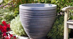 very large garden pots and planters large patio pots and planters awesome HKTTUEV